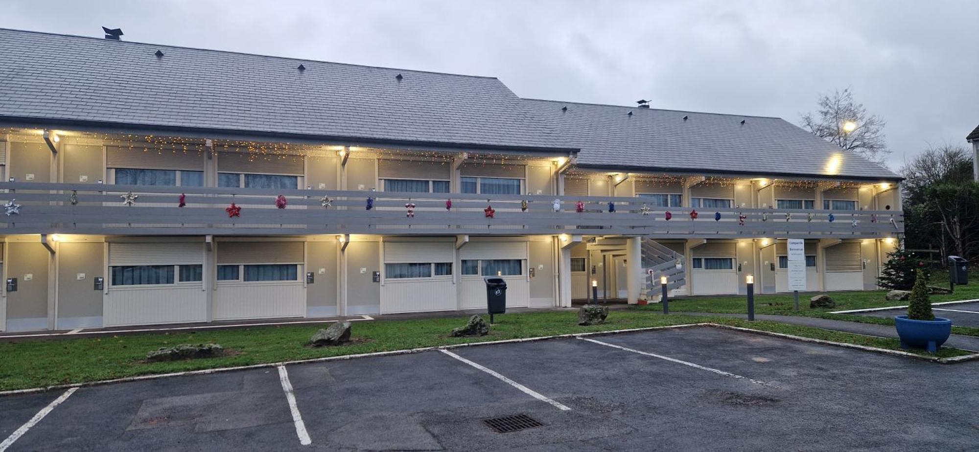 Hotel Campanile Saint Quentin Esterno foto