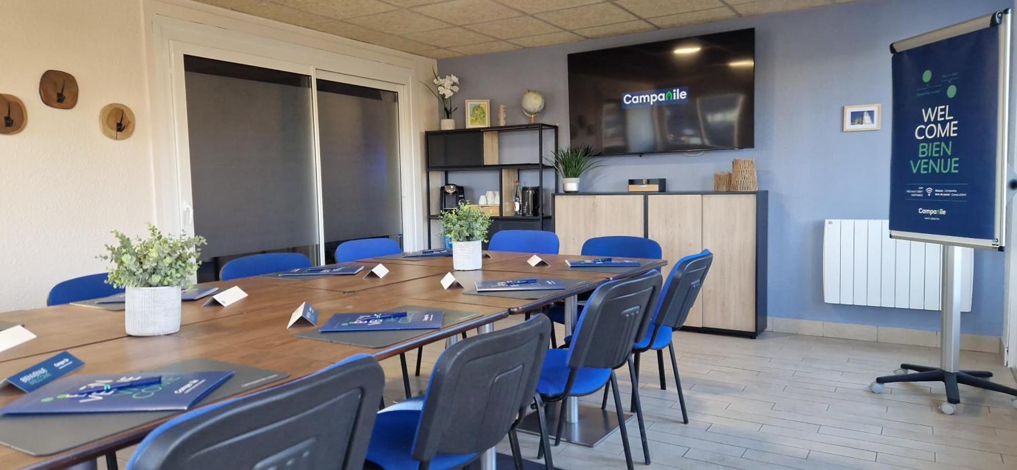 Hotel Campanile Saint Quentin Esterno foto